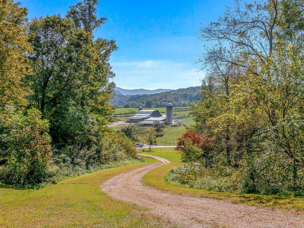 237 Ratcliff Cove Rd., Waynesville, NC 28786